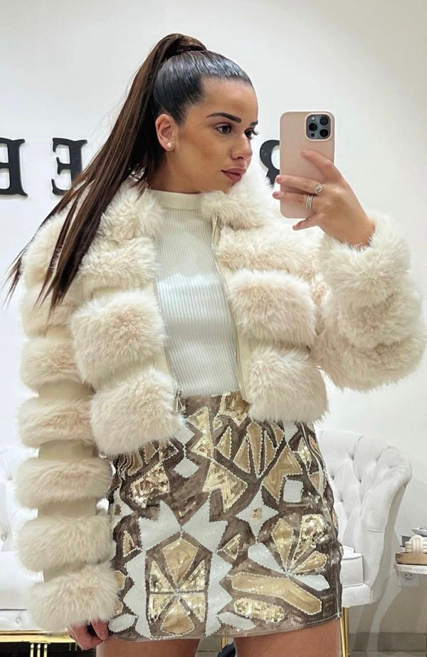 SOFYA-PELZ